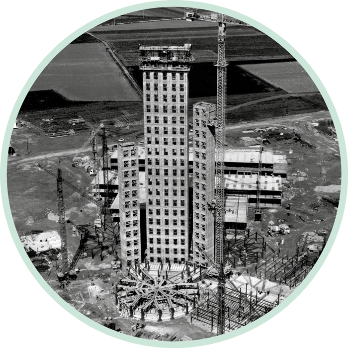 Imatge aèria de les torres de l’Hospital de Bellvitge en construcció durant els anys 70. Foto: Hospital Universitari de Bellvitge