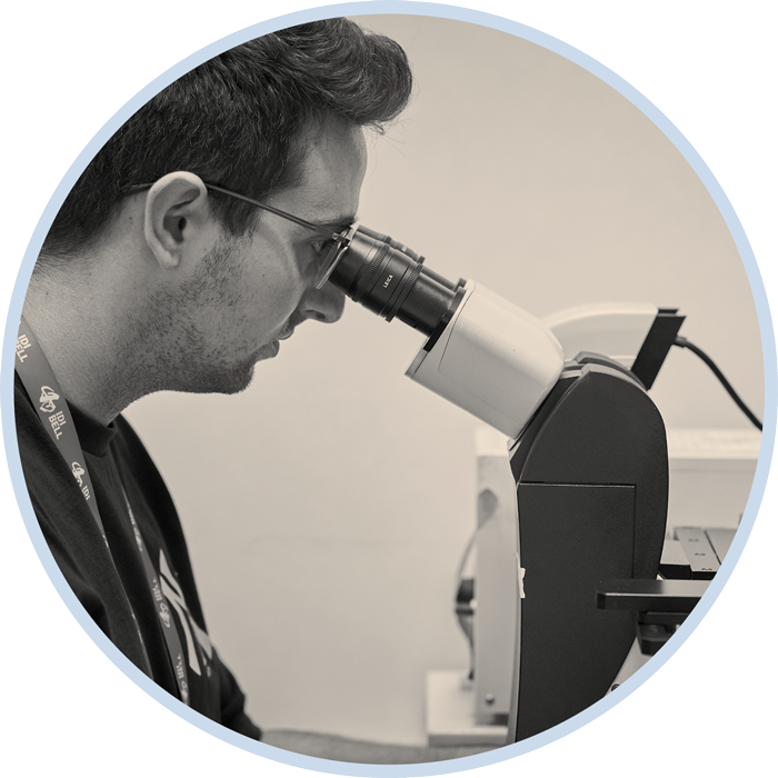 Investigador de l’IDIBELL. Foto: Miquel Coll © IDIBELL